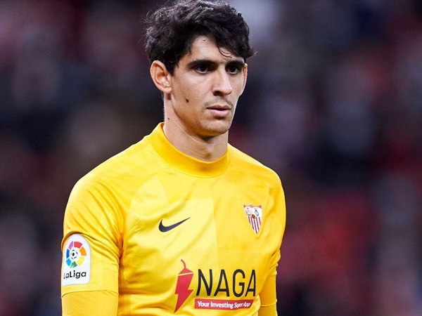 Tin Ngoại Hạng Anh 21/3: MU mua thủ môn Sevilla thay De Gea