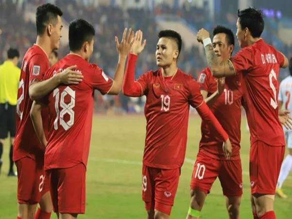 Bóng đá VN chiều 4/1: ĐT Việt Nam nhận 'mưa tiền thưởng' trước bán kết