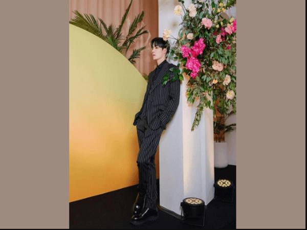 Sơ mi nam đen phối cùng áo vest lịch lãm