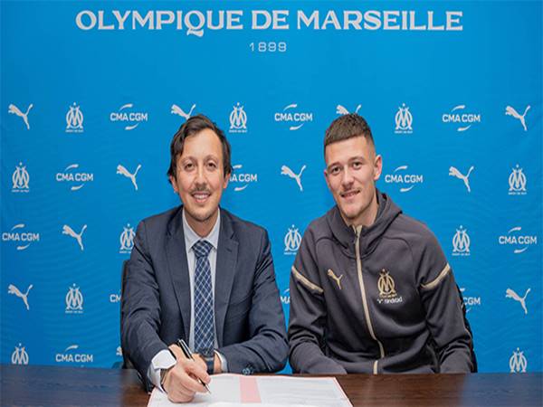 Bóng đá 27/1: Marseille ký hợp đồng với Quentin Merlin