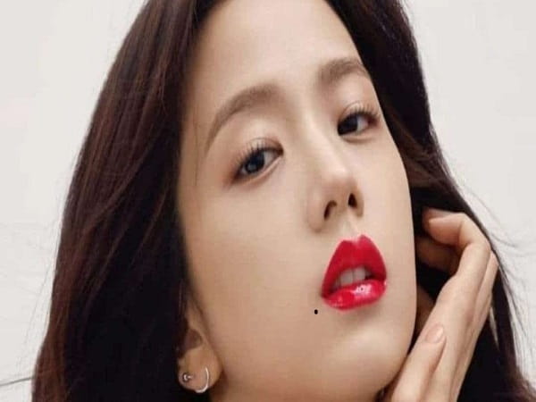 Xem bói nốt ruồi trên mép phải phụ nữ về kích thước